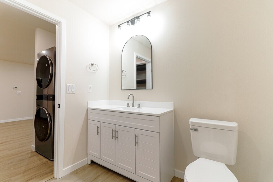 Building Photo - 8202 Mentra St