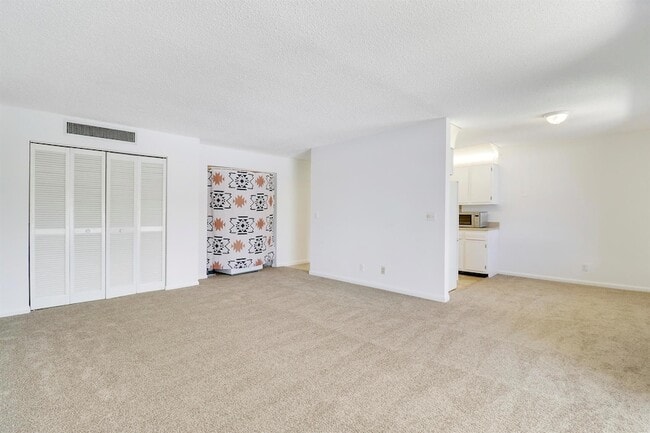 Building Photo - 150 Pineview Rd