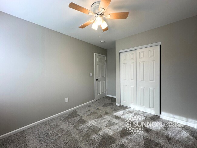 Building Photo - Beautifully Remodeled 3BR/2.5BA Townhome