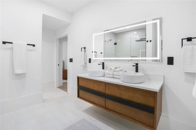 Building Photo - 507 Karen Ln