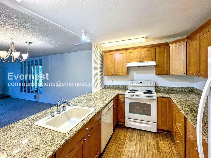 Building Photo - 6260 139th Ave NE