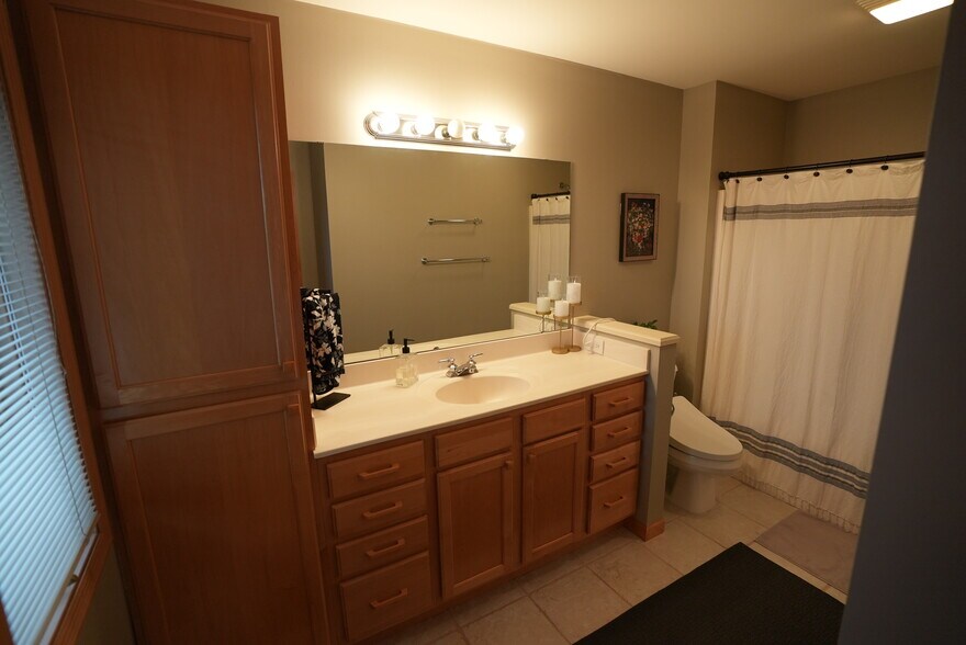 2nd bedroom full bathroom - 54 Wood Brook Way