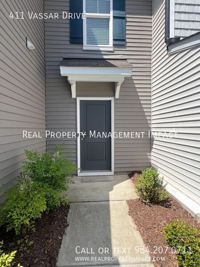 Building Photo - 411 Vassar Dr
