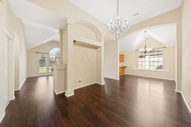 Building Photo - 6718 Meadowcrest Dr