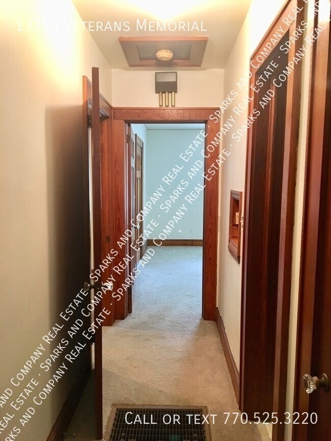 Building Photo - Winston Rental (Available to show Nov 1, 2...
