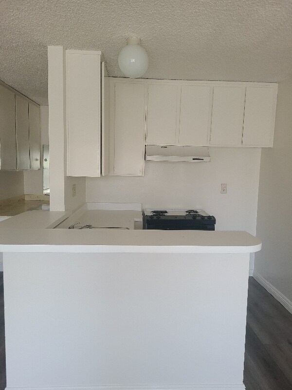 Building Photo - 160 S El Molino Ave