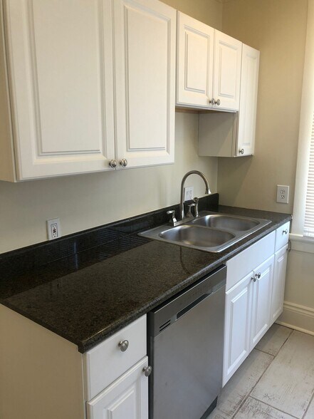 Building Photo - 2217 Napoleon Ave