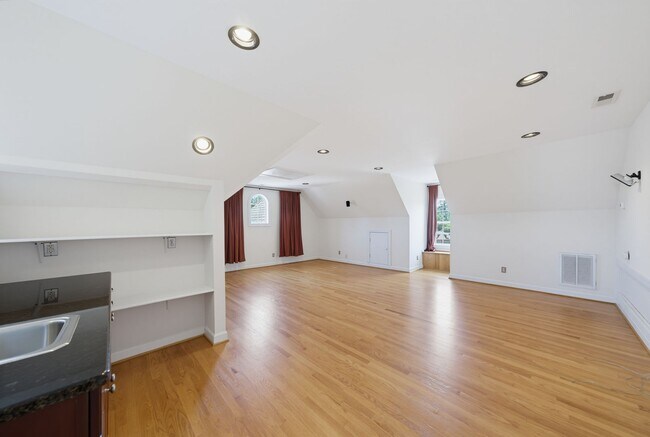 Building Photo - 2912 Oak Bridge Dr