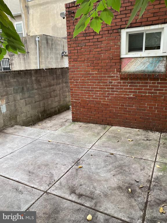 Building Photo - 918 S 12th St