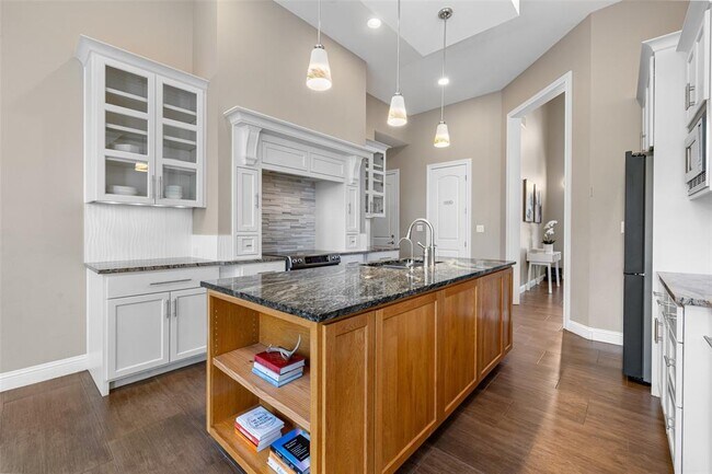 Building Photo - 1017 S Quinlan Park Rd