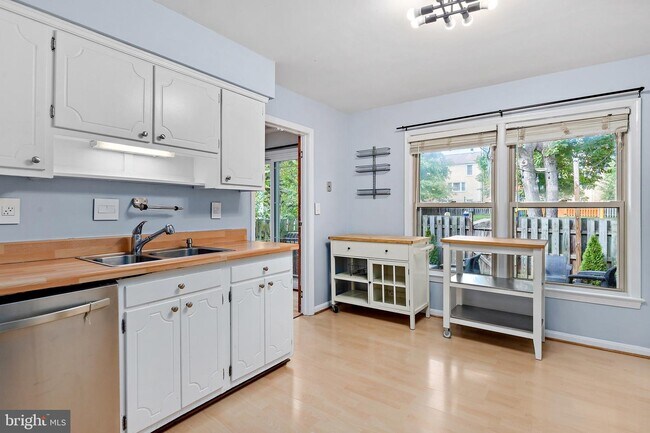 Building Photo - 9106 Suede Ct