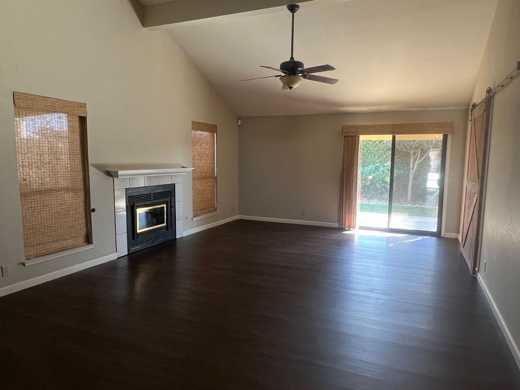 Building Photo - 2520 Beatrice Ln