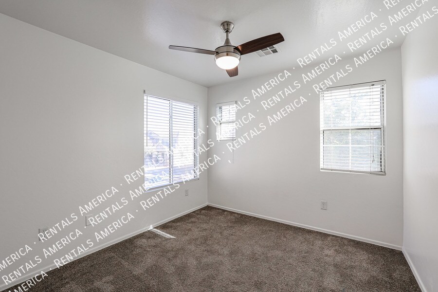 Building Photo - 4022 W Carter Rd