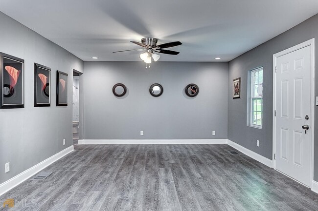 Building Photo - 2145 Castlewood St