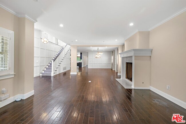 Building Photo - 1147 Centinela Ave