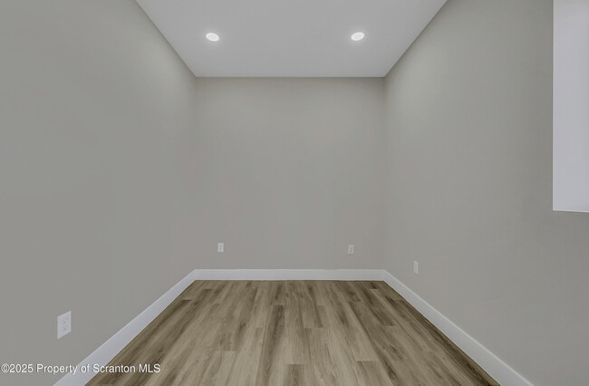 Building Photo - 215 Hickory St