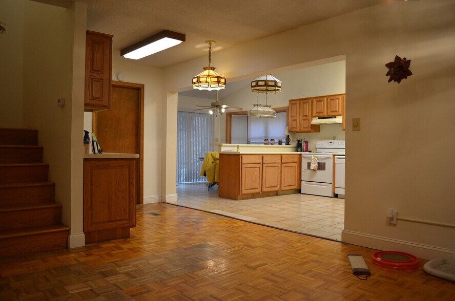 Building Photo - 5681 Fullview Heights Dr