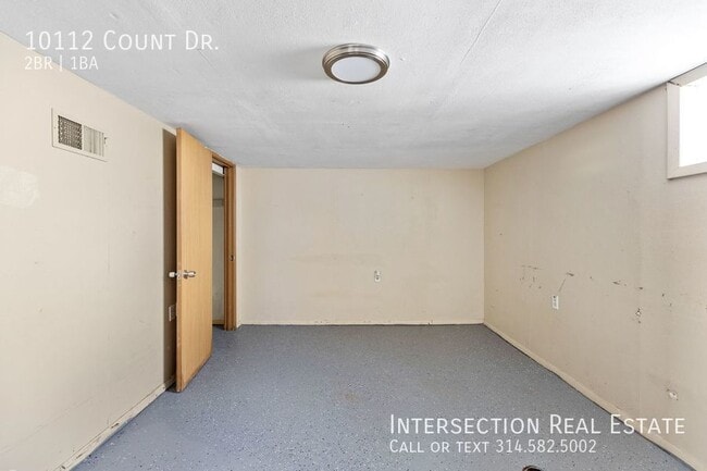 Building Photo - 10112 Count Dr