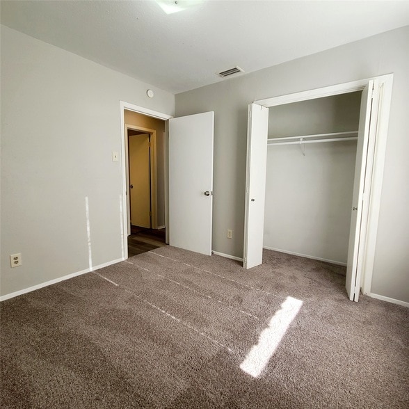 Building Photo - 1026 Brookshire Cir