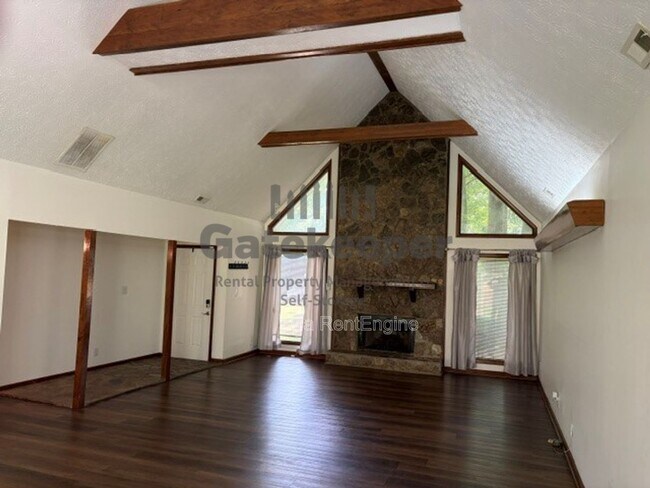Building Photo - 335 Fairfield Cir