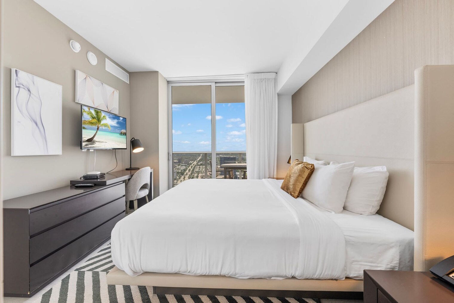 Building Photo - 4010 S Ocean Dr