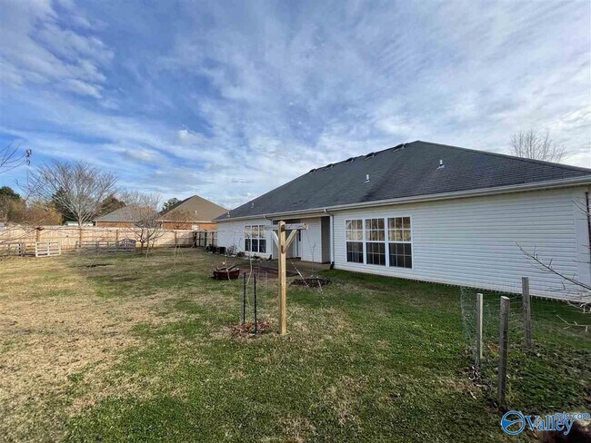 Building Photo - 103 Tudor Pl