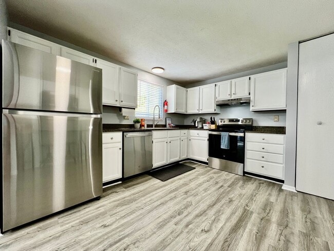 Building Photo - 6631 Pin Oak Ct