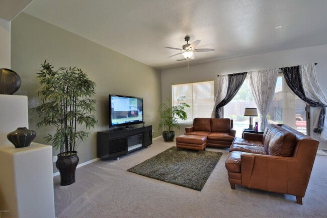 Building Photo - 483 W Carob Dr