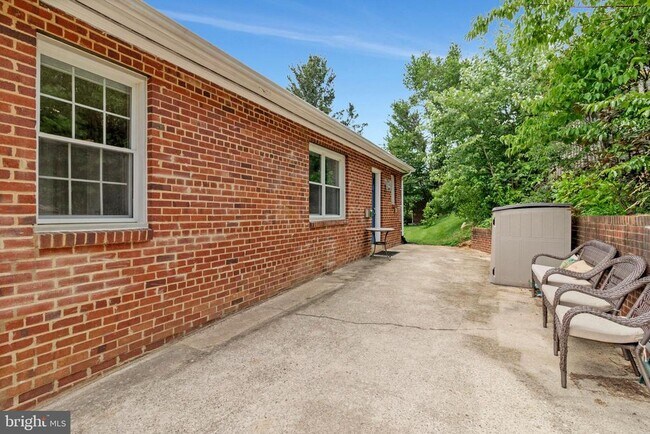 Building Photo - 301 Moncure Dr