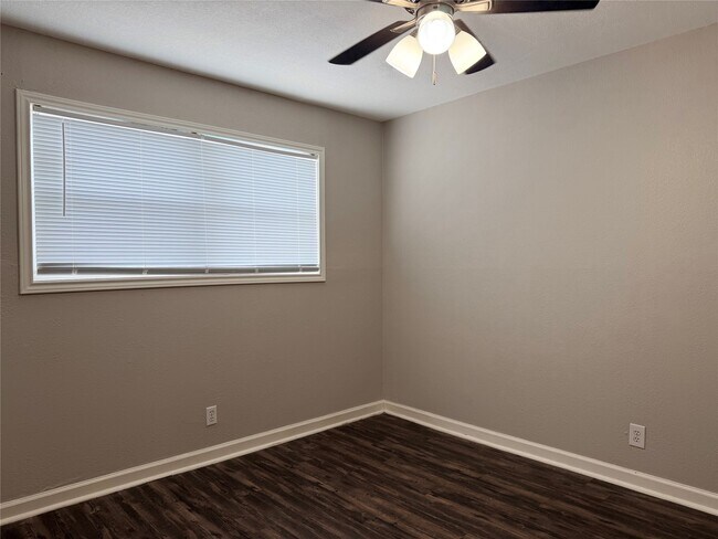 Building Photo - 2102 5th Ave N