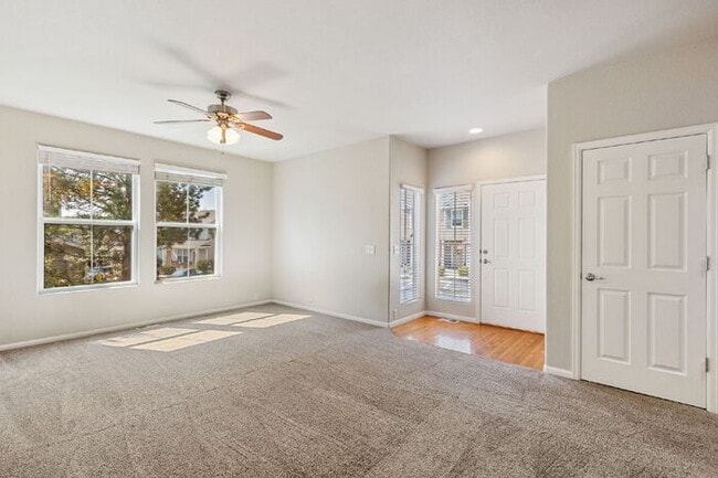 Building Photo - Granite Kitchen, Central AC, Oversized Gar...