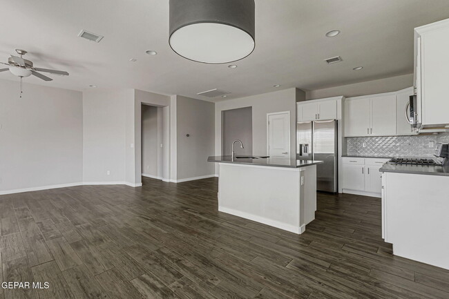 Building Photo - 7500 Porterhouse Ct