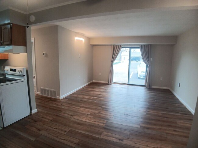 Building Photo - Blacksburg, 2 BR / 1 BA Available August 7th, 2026.