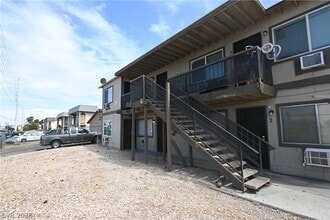 Building Photo - 3021 E Carey Ave