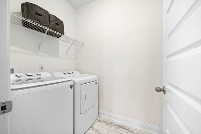 Building Photo - FOR LEASE- TOWNHOME IN THE PRESERVE AT BELLE POINTE!