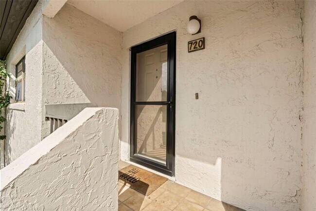 Building Photo - 720 Killarney Bay Ct