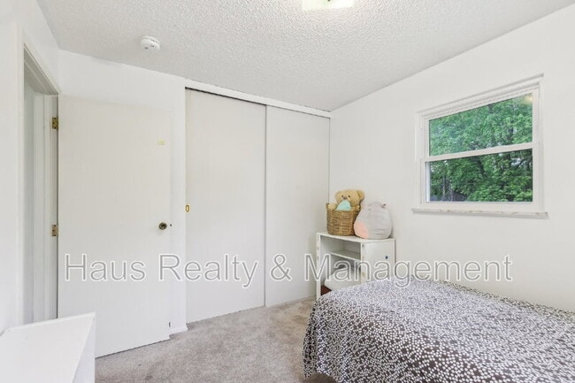 Building Photo - 144 Airport Rd