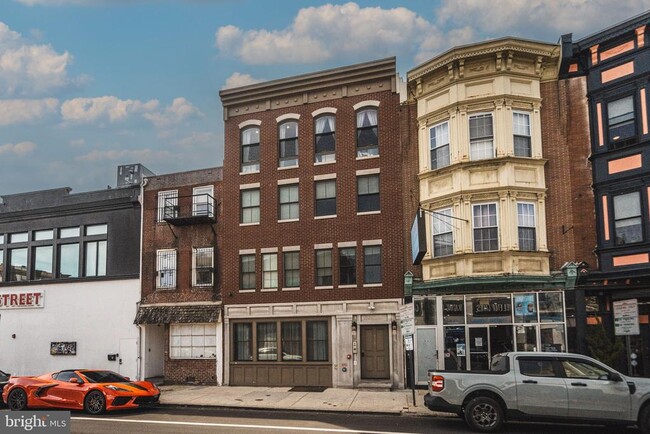 Building Photo - 528 S 5th St