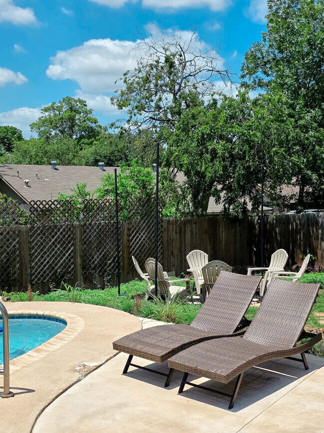 Building Photo - 4305 Temple Hill