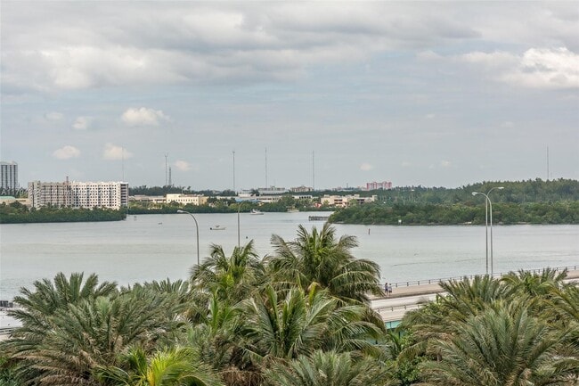 Building Photo - 10275 Collins Ave