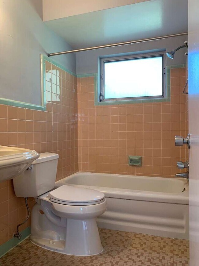 Building Photo - 3 Bedroom 2 Bath Home in Central Gulfport