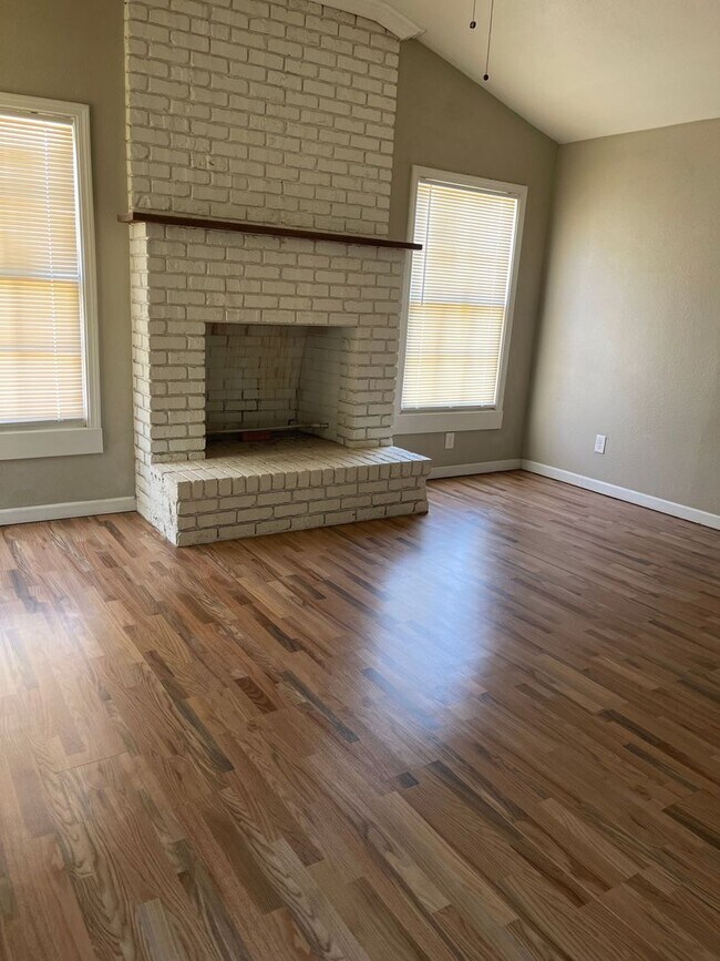 Building Photo - AVAILABLE NOW!  4/3.5 in Tech Terrace!