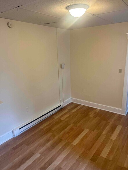 Building Photo - 1047 Penn St