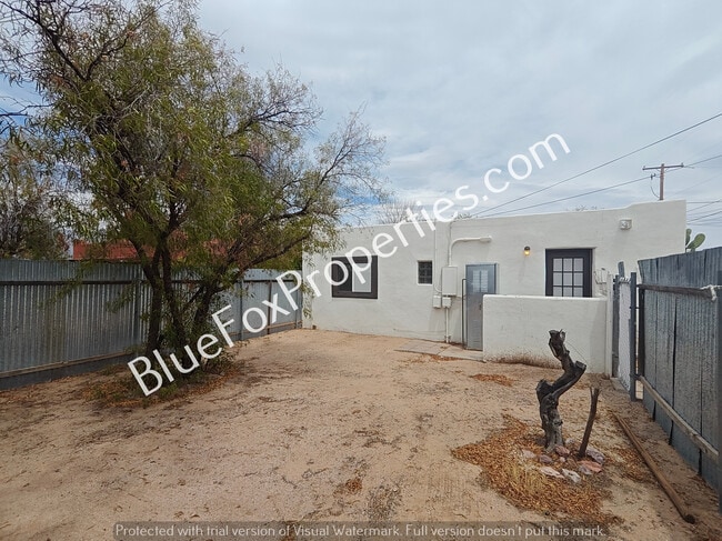 Building Photo - 3401 E Bermuda St