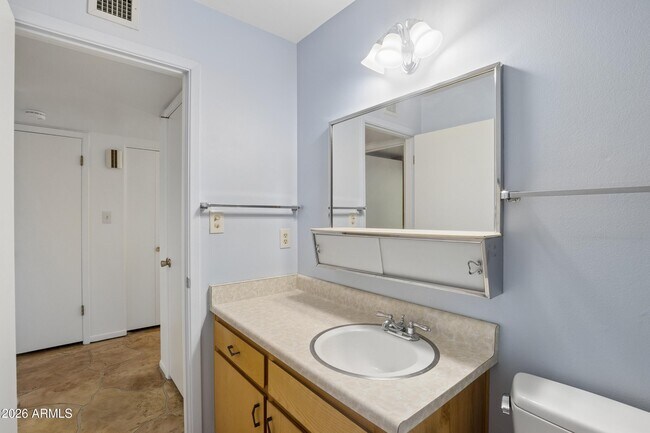 Building Photo - 1014 E Balboa Cir