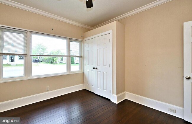 Building Photo - 3232 Ridge Pike