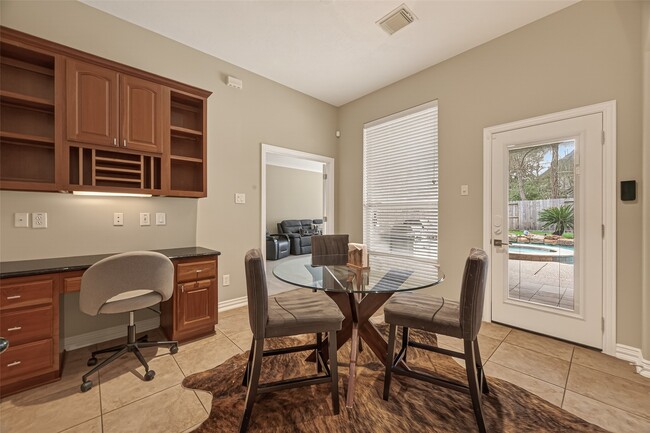 Building Photo - 171 E Lansdowne Cir