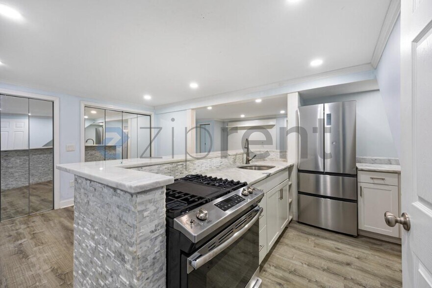 Building Photo - Unit A