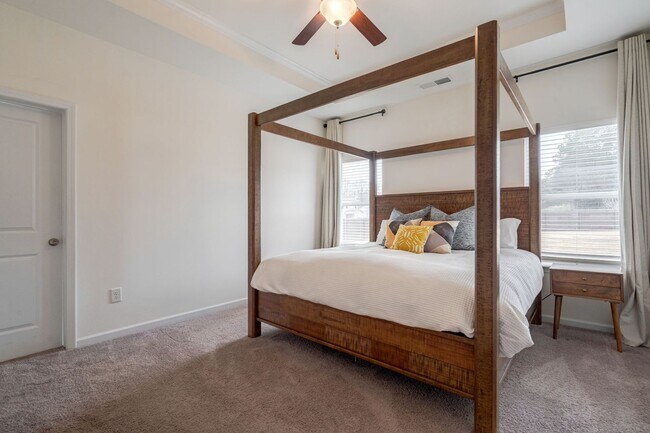 Building Photo - Move-In Ready Bogart Home with Open Layout and Private Fenced Yard