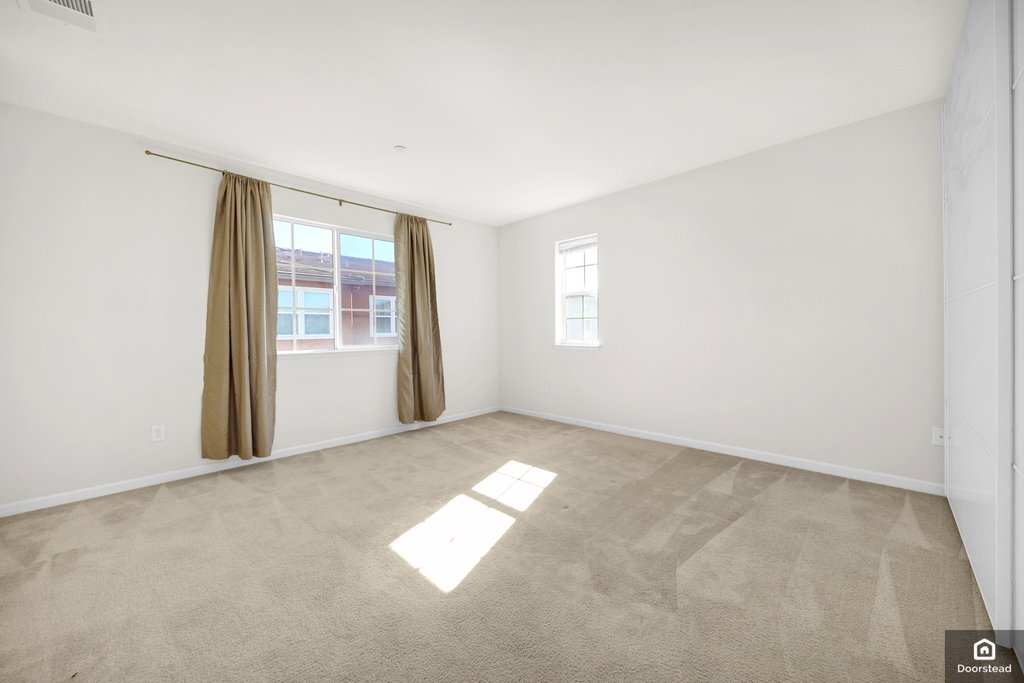 Building Photo - 584 De Guigne Dr